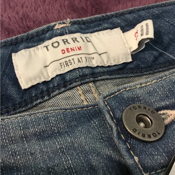 NWT Torrid Vintage High Rise Jean Shorts -Size 12 - Picture 4 of 11